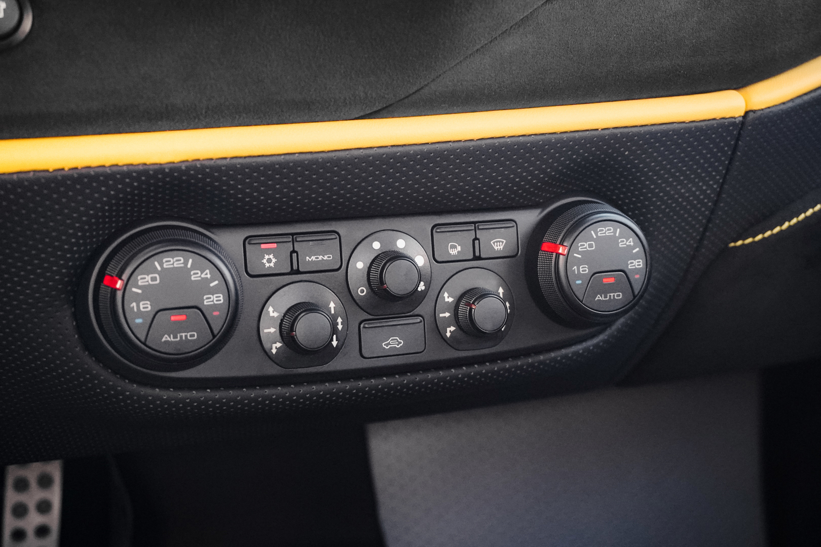 2020 Ferrari 488 Pista, 14/20