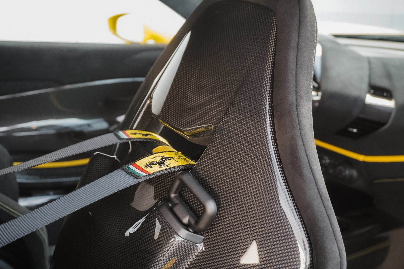 2020 Ferrari 488 Pista, 16/20