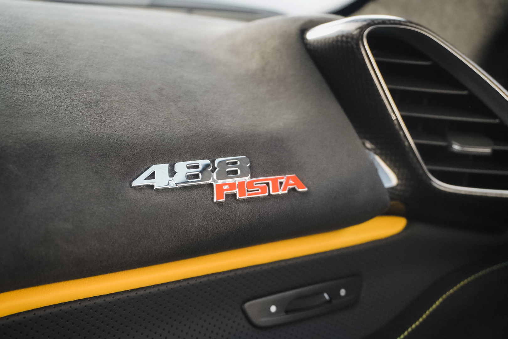 2020 Ferrari 488 Pista, 15/20
