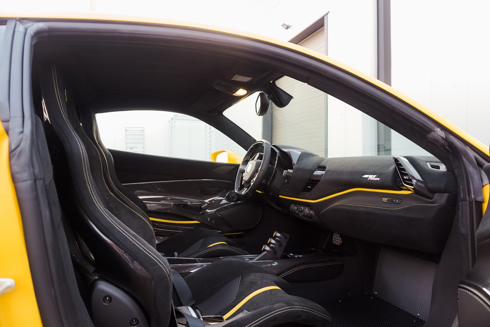 2020 Ferrari 488 Pista, 18/20