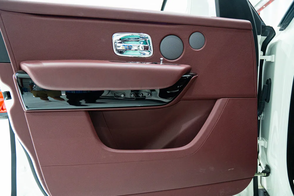 2020 Rolls Royce Cullinan interior, door panel, Brown, Full leather