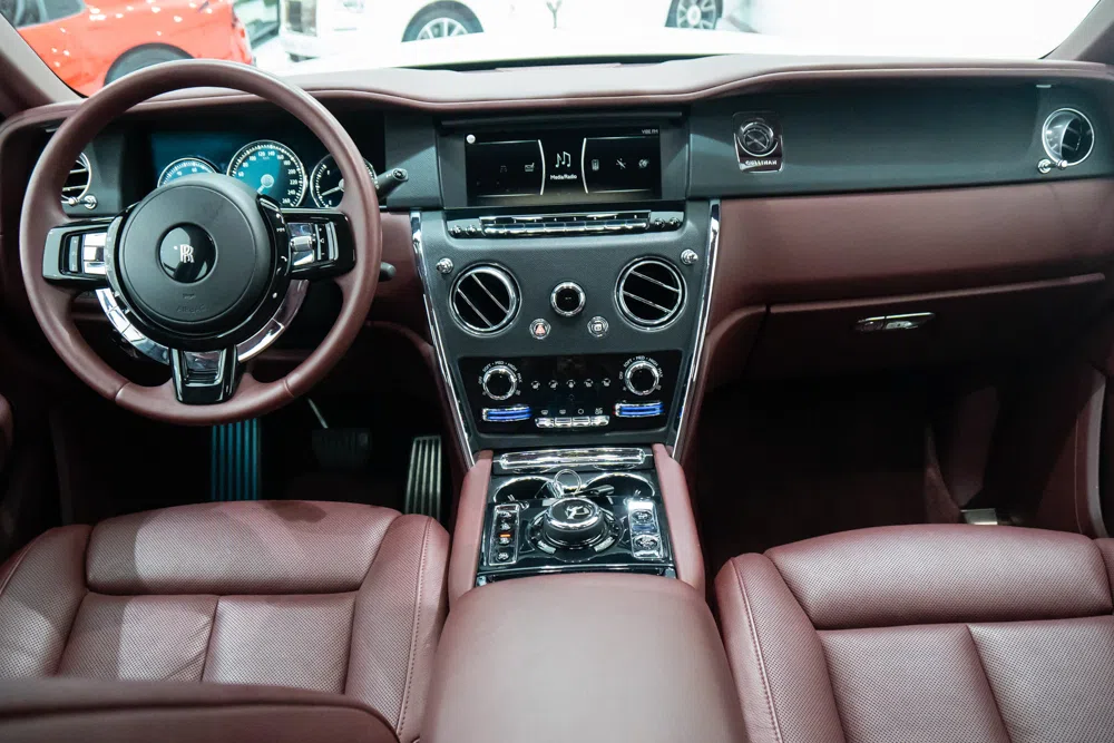 2020 Rolls Royce Cullinan interior, Brown, Full leather