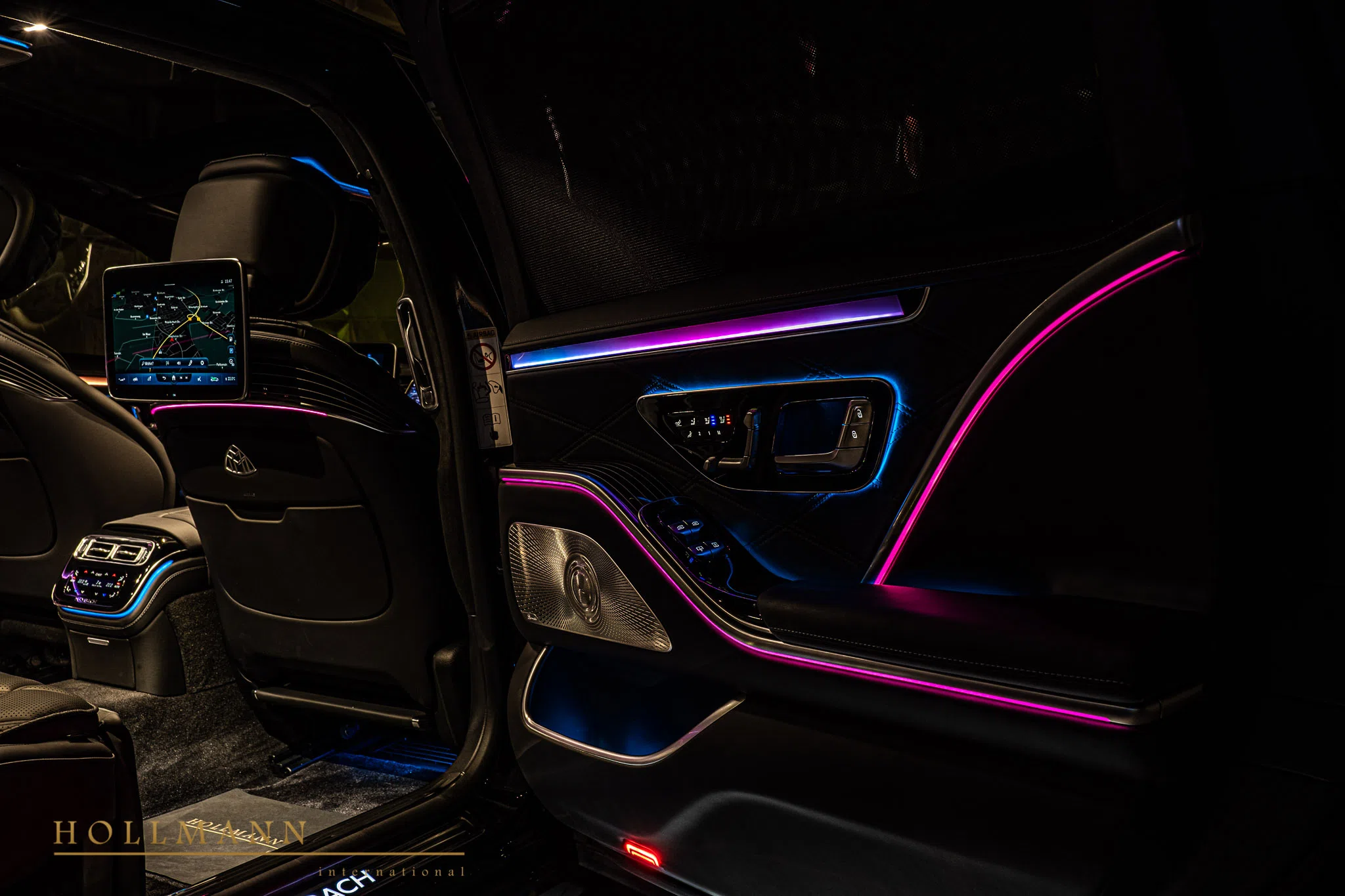 2022 Mercedes-Maybach S 580 interior, door panel, Leather Exclusive Black/Anthracite