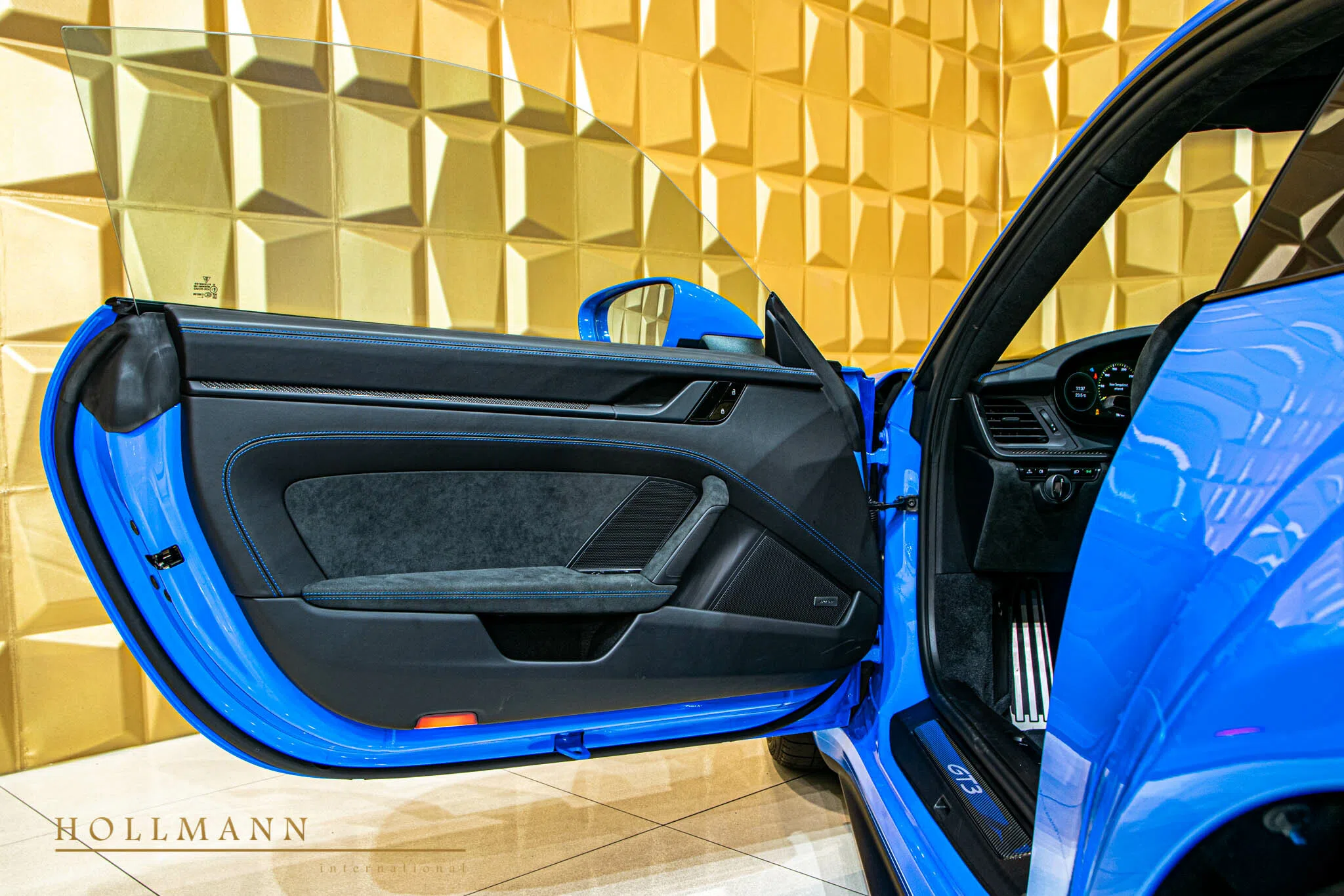 2022 Porsche 911 GT3 interior, door panel
