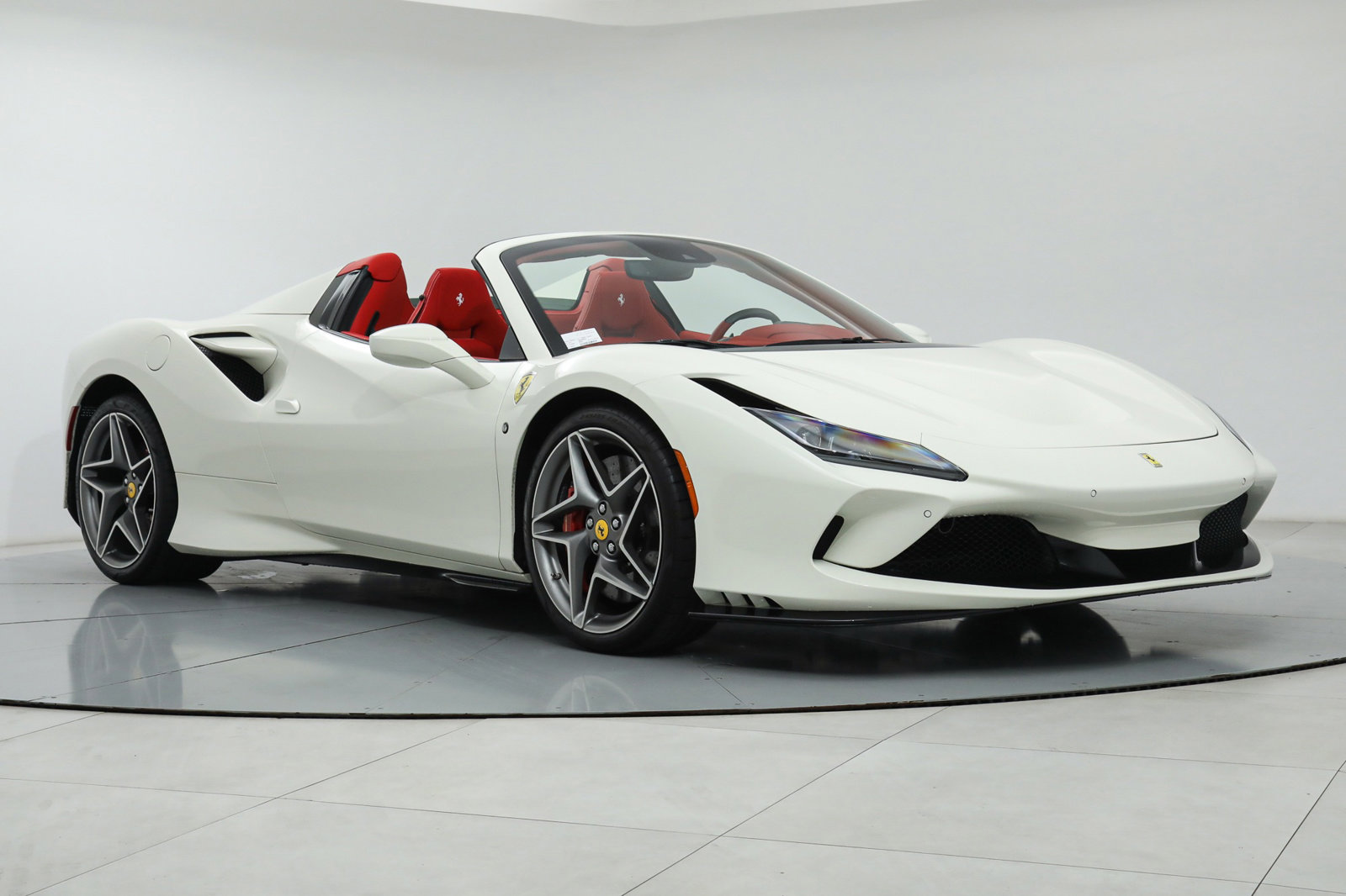 2021 Ferrari F8 Spider, 2/19