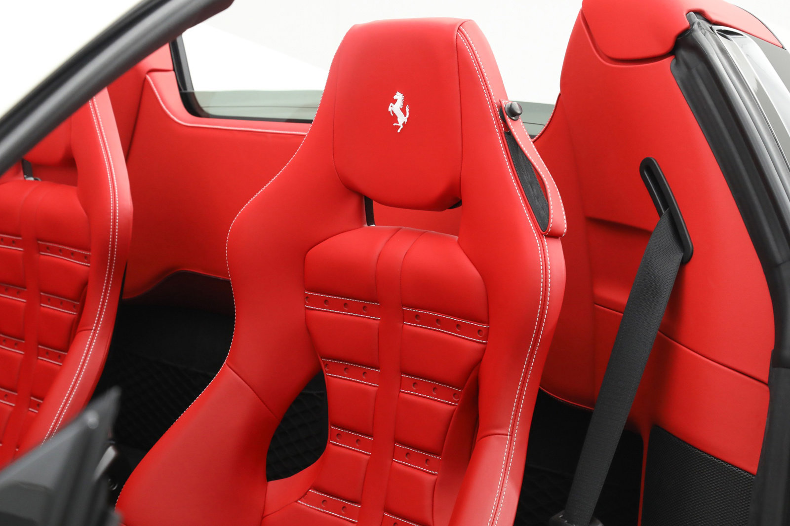 2021 Ferrari F8 Spider, 4/19