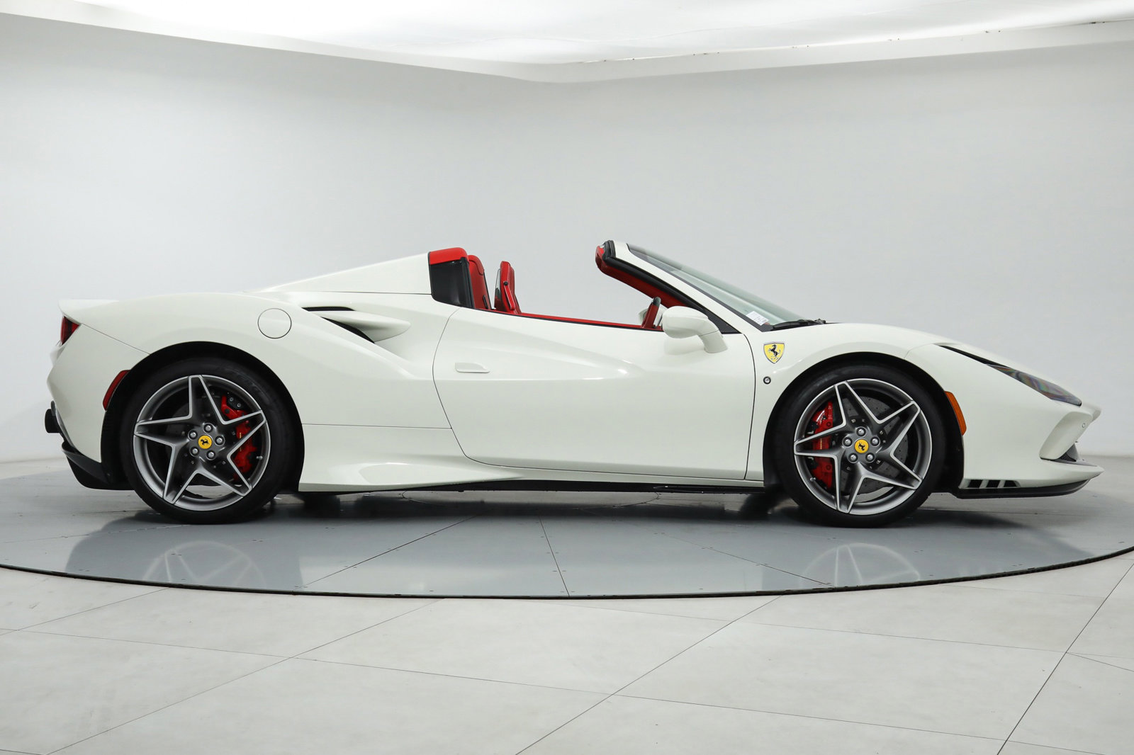 2021 Ferrari F8 Spider, 11/19