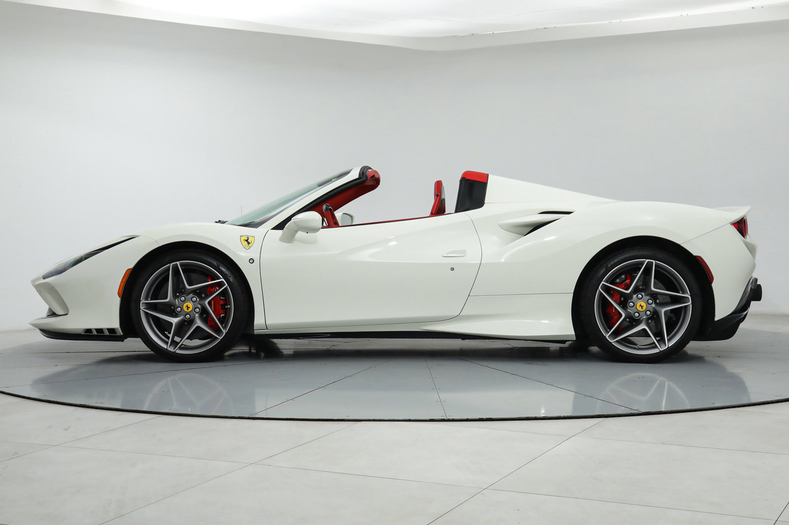2021 Ferrari F8 Spider, 18/19