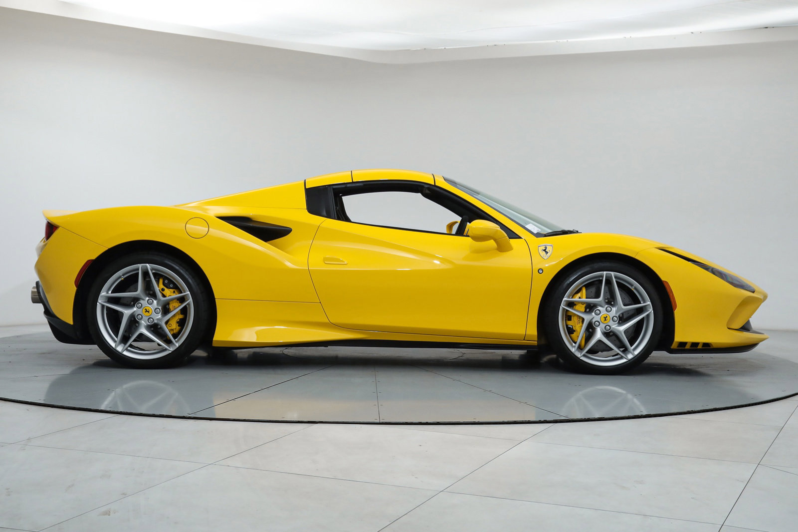 2021 Ferrari F8 Spider, 5/20