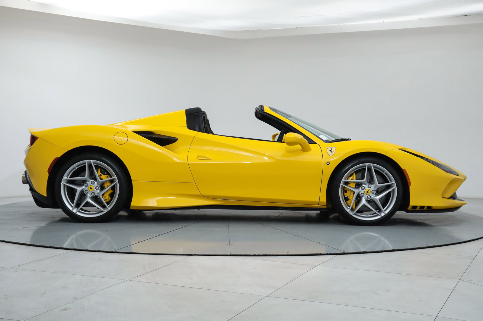 2021 Ferrari F8 Spider, 6/20
