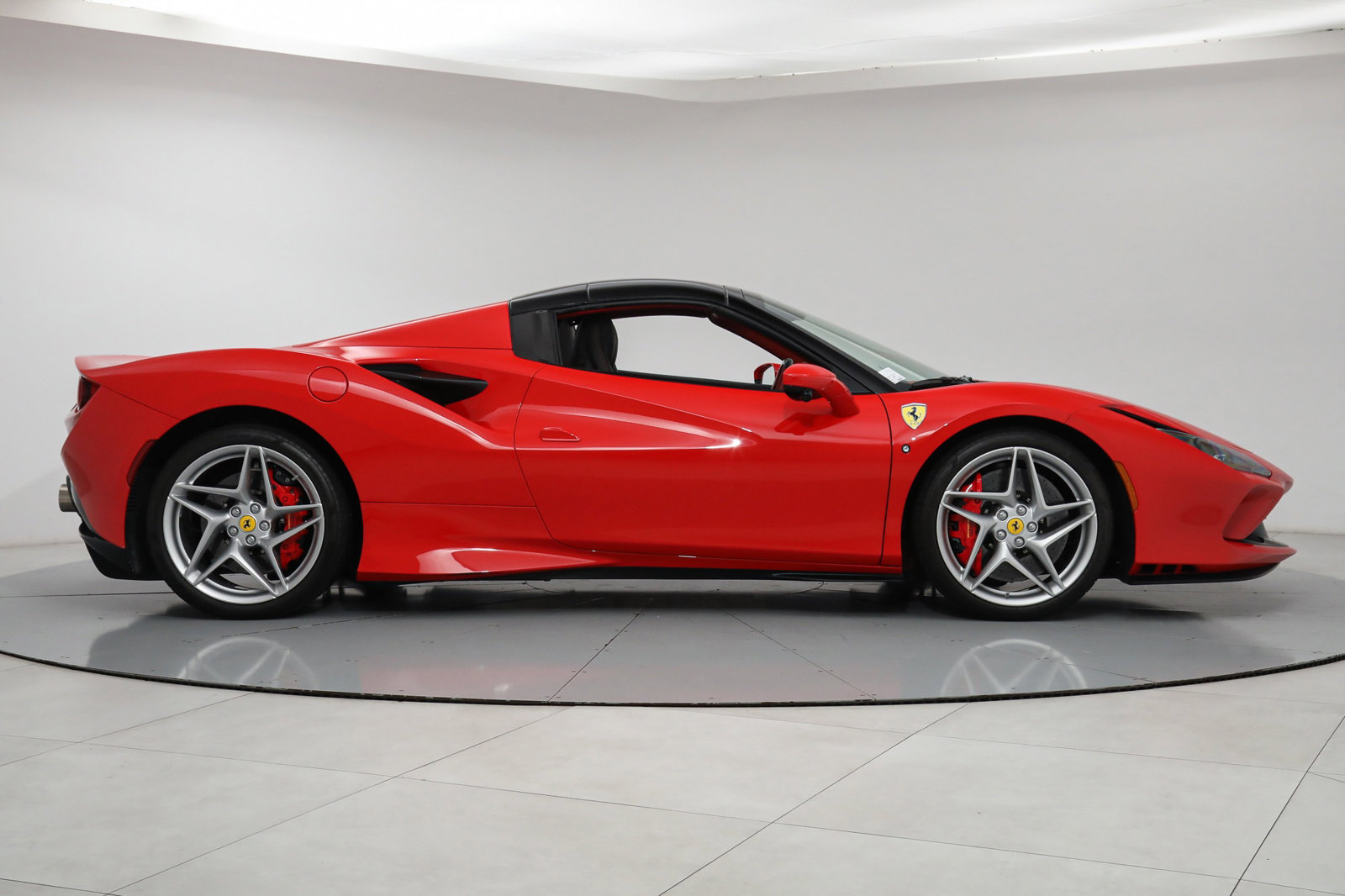 2021 Ferrari F8 Spider, 6/17