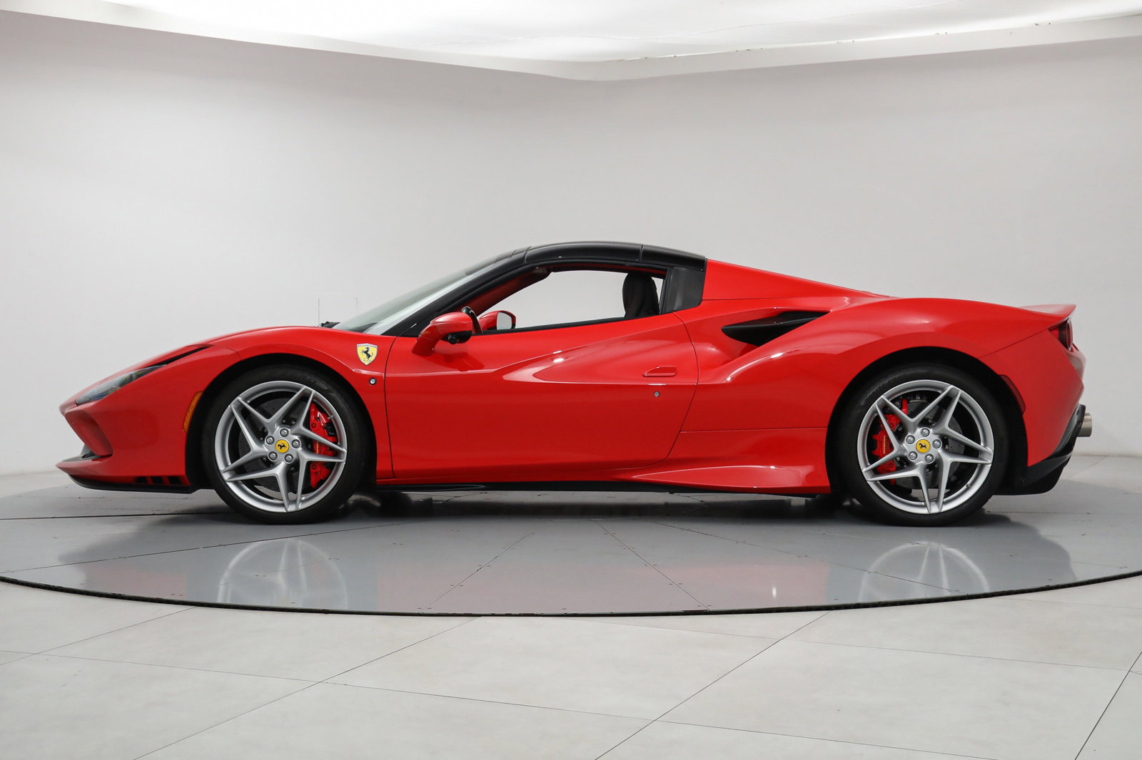 2021 Ferrari F8 Spider, 12/17