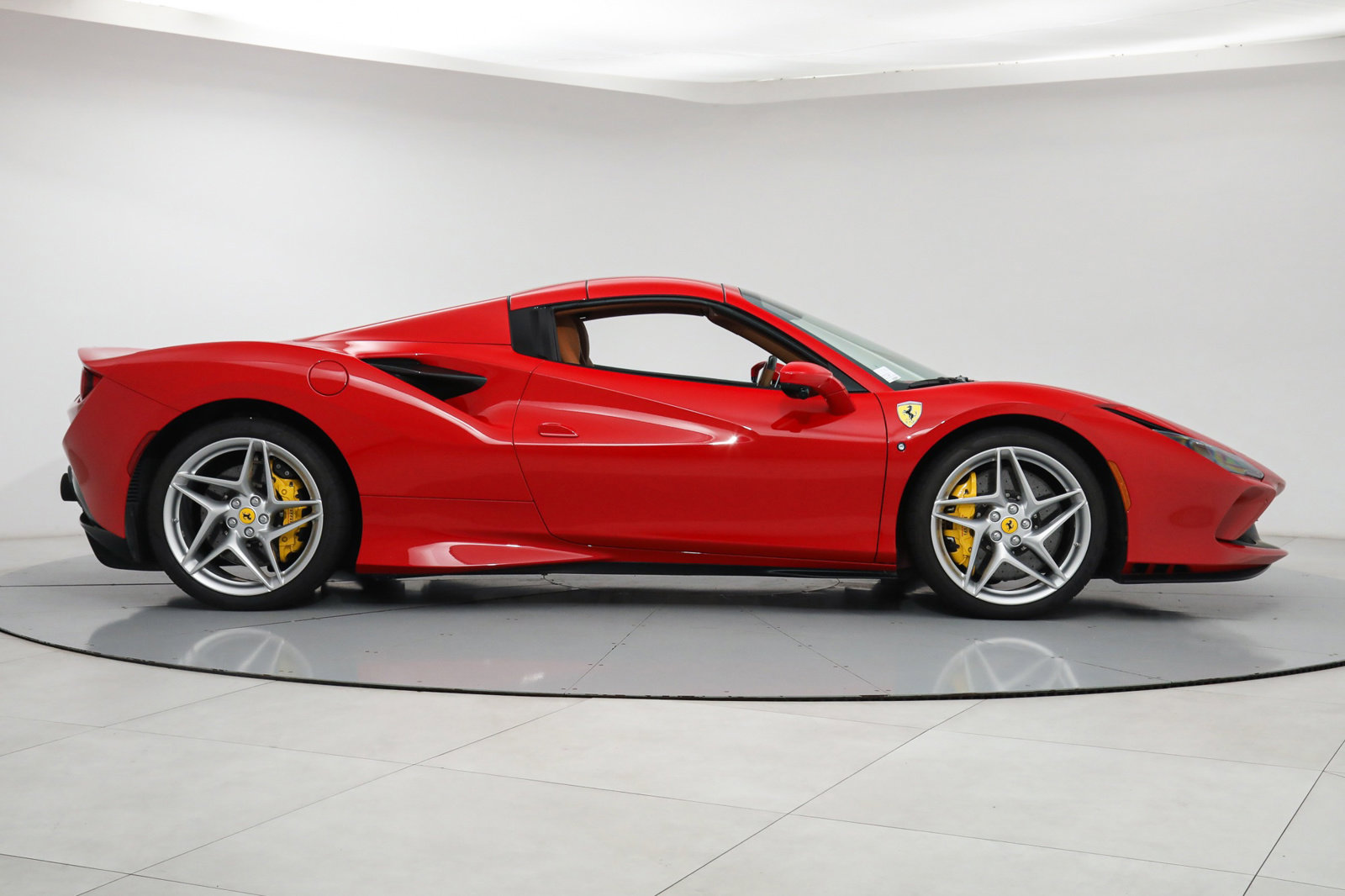 2022 Ferrari F8 Spider, 9/17