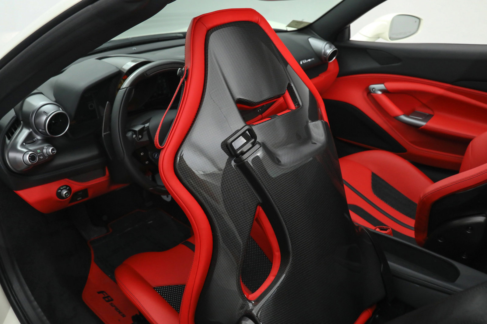 2021 Ferrari F8 Spider, 3/20
