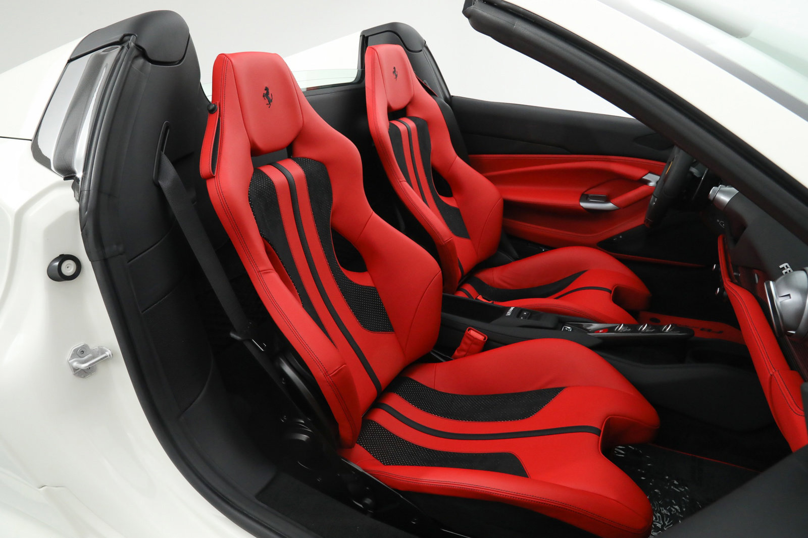 2021 Ferrari F8 Spider, 6/20