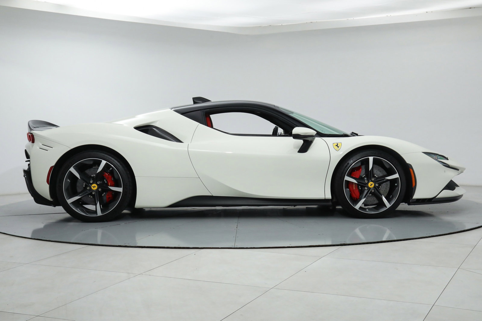 2021 Ferrari SF90 Stradale Assetto Fiorano, 14/19