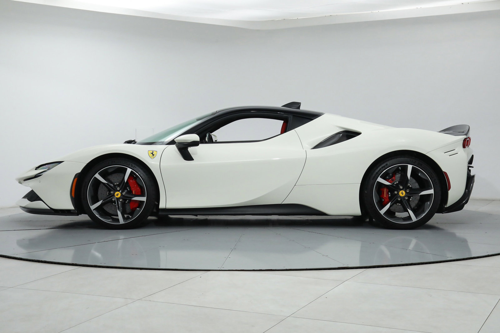 2021 Ferrari SF90 Stradale Assetto Fiorano, 18/19