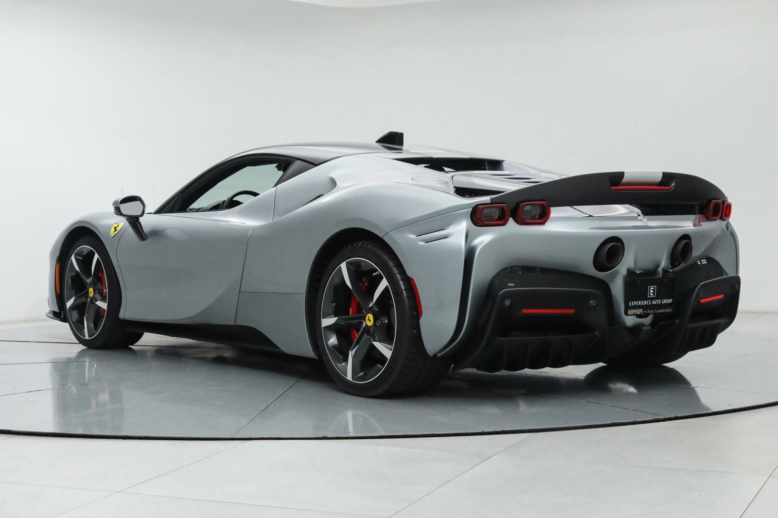 2021 Ferrari SF90 Stradale Assetto Fiorano, 17/20