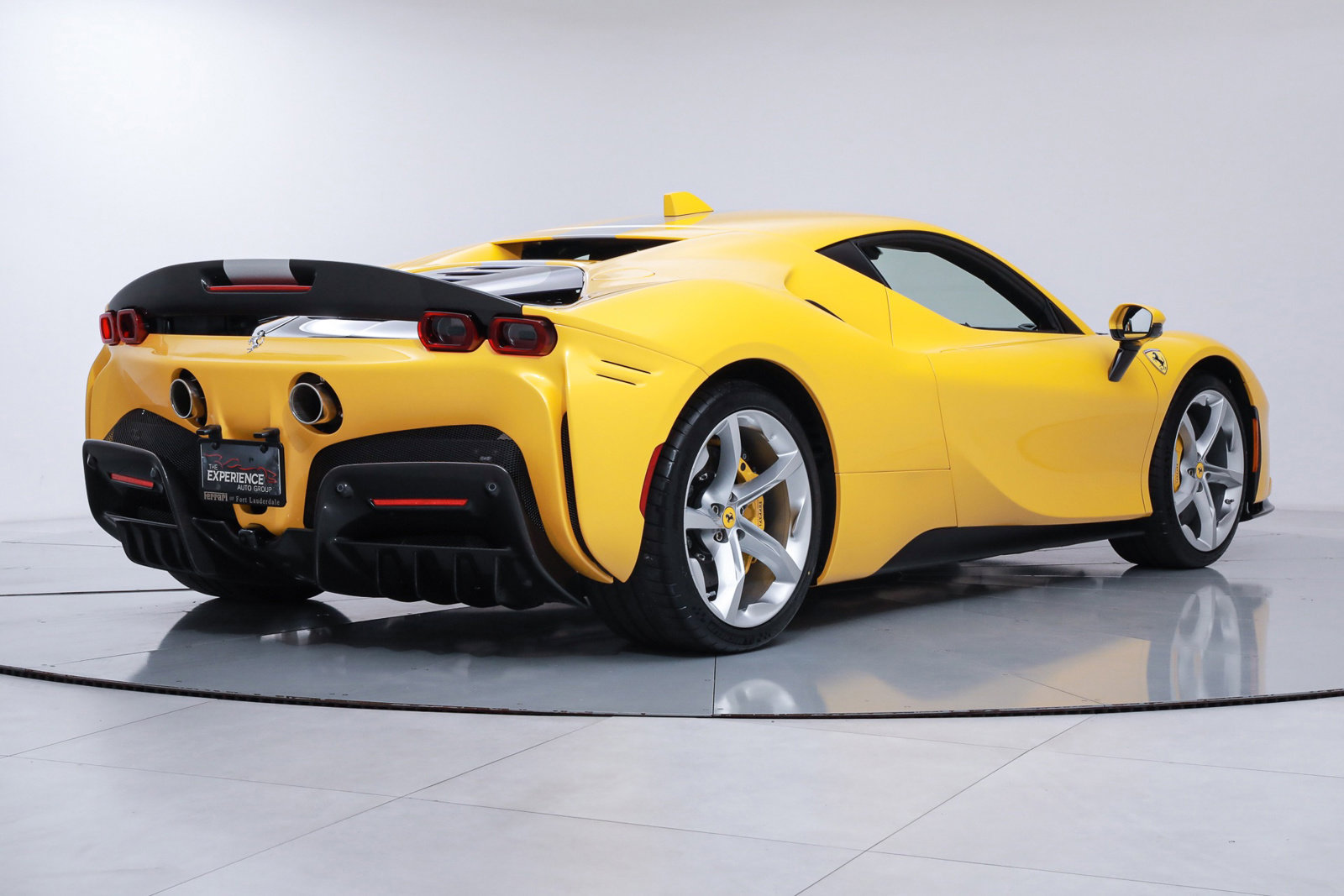 2021 Ferrari SF90 Stradale Assetto Fiorano, 19/20