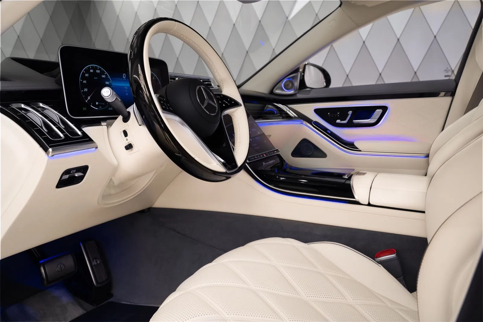 2022 Mercedes-Maybach S 680 interior, Beige, Full leather