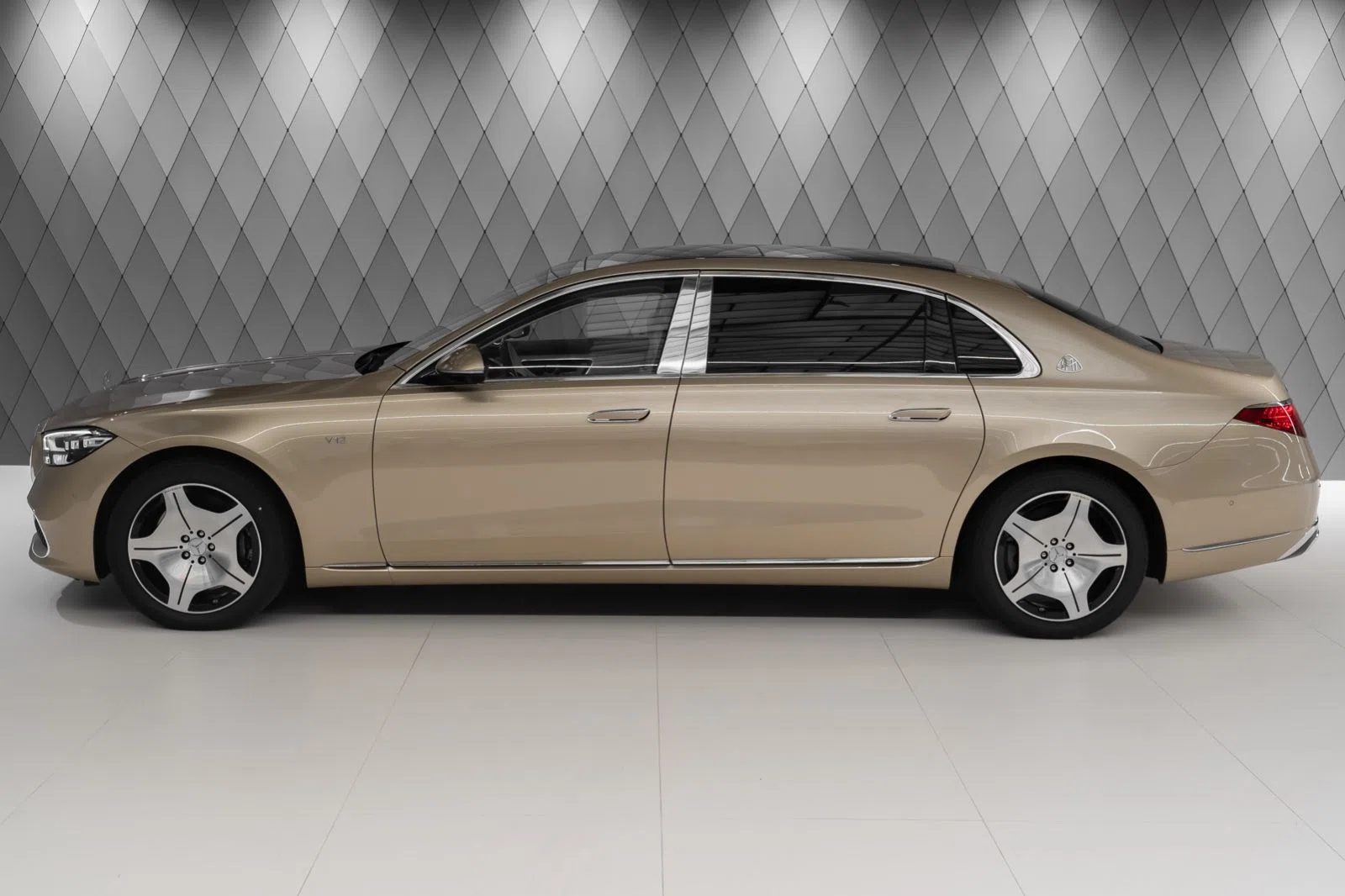2022 Mercedes-Maybach S 680 for sale, exterior, Travertinbeige gold