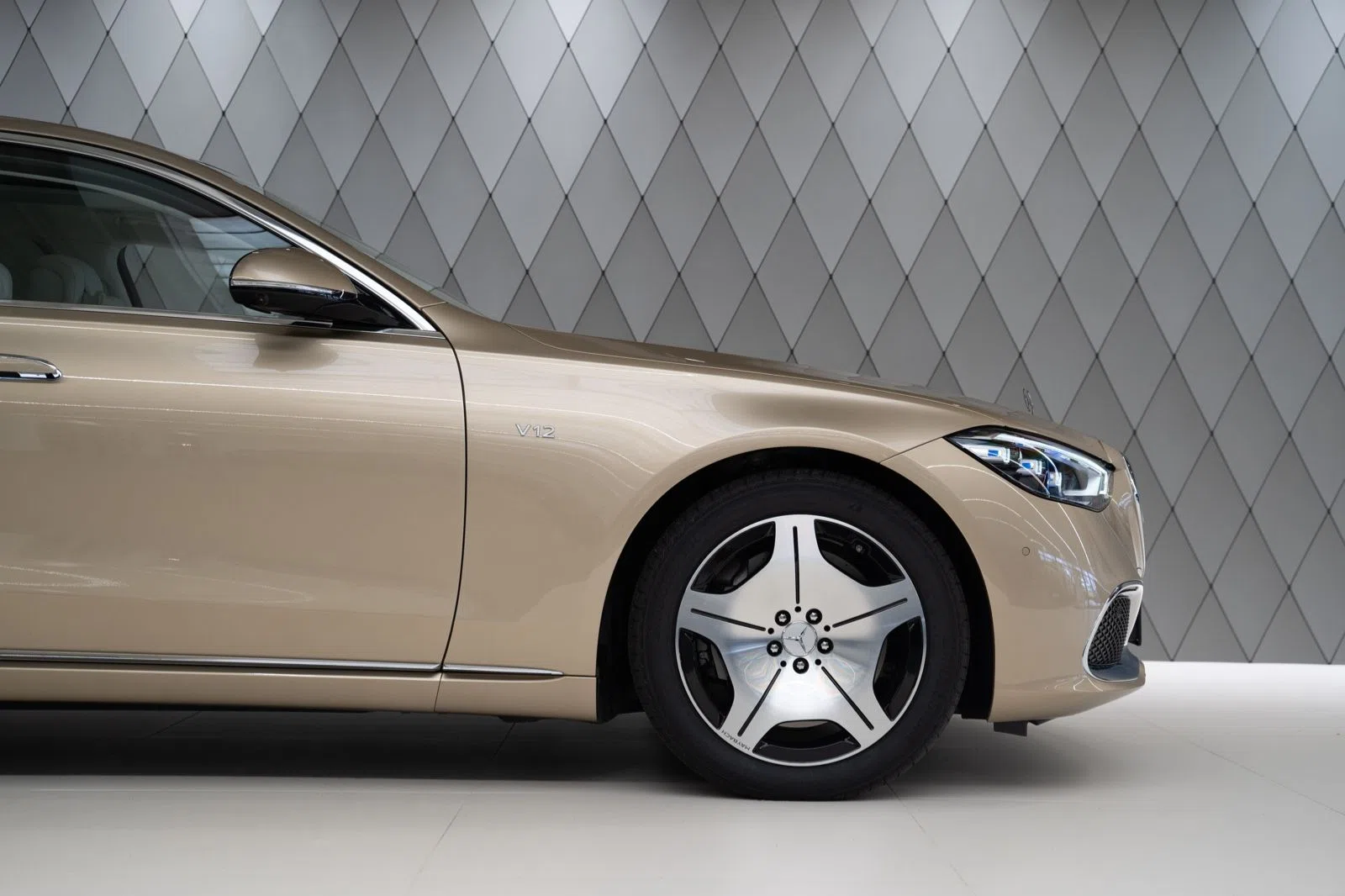 2022 Mercedes-Maybach S 680 for sale, exterior, Travertinbeige gold
