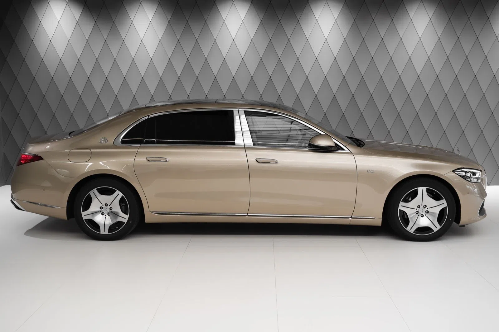 2022 Mercedes-Maybach S 680 for sale, exterior, Travertinbeige gold