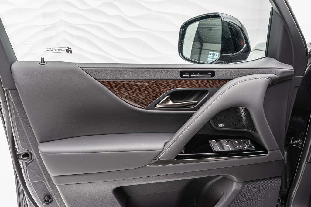 2022 Lexus LX 600 Ultra Luxury, 21/41