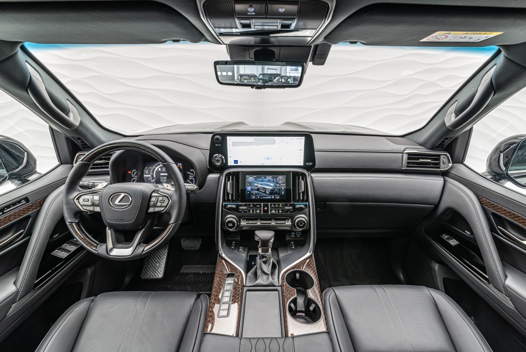 2022 Lexus LX 600 Ultra Luxury, 22/41