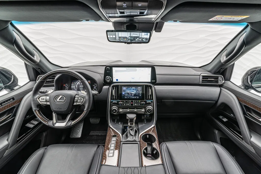 2022 Lexus LX 600 Ultra Luxury interior, dashboard