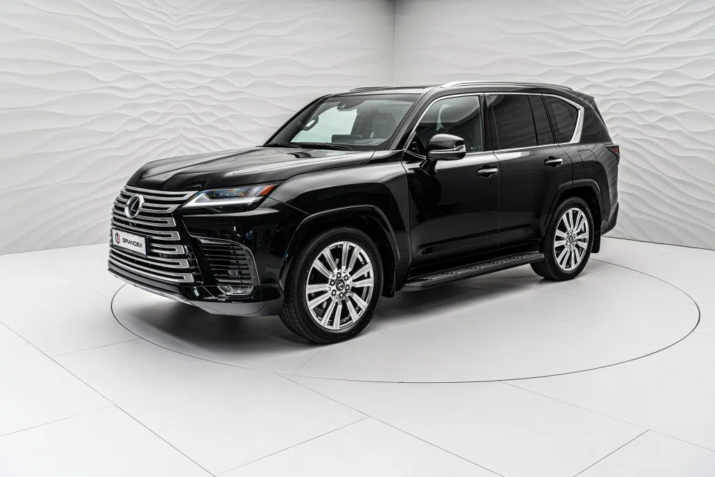 2022 Lexus LX 600 Ultra Luxury for sale, front three-quarter view