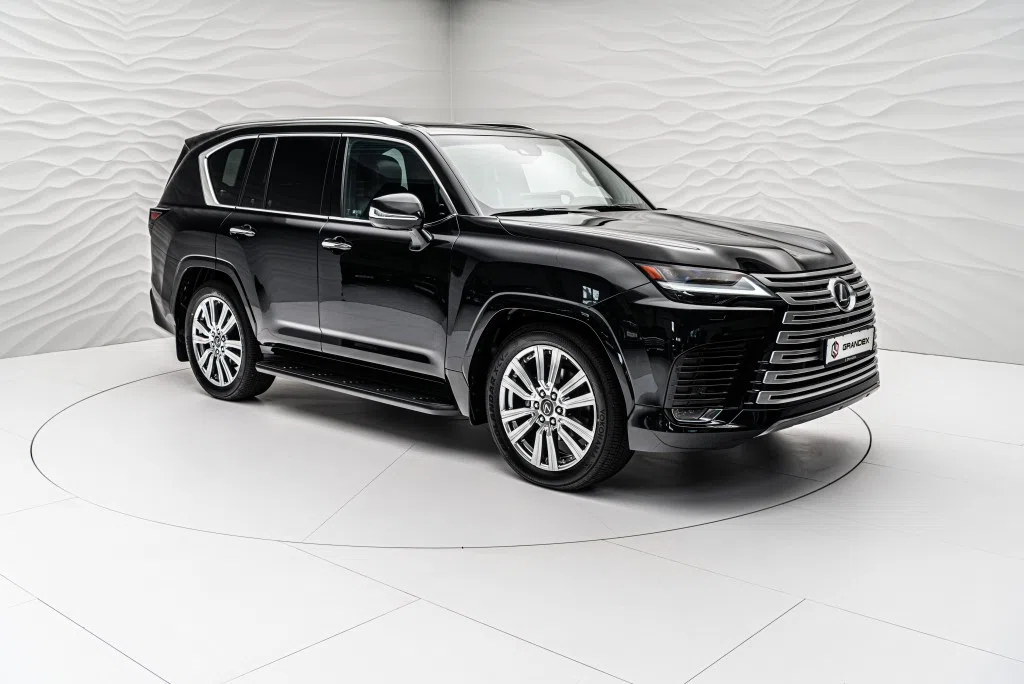 2022 Lexus LX 600 Ultra Luxury for sale, front three-quarter view