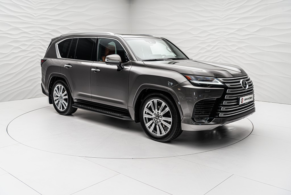 2022 Lexus LX 600 Ultra Luxury, 4/41