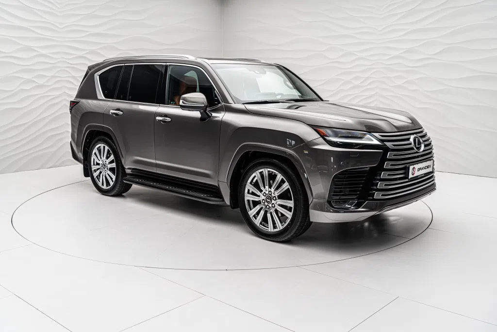 2022 Lexus LX 600 Ultra Luxury for sale, front three-quarter view