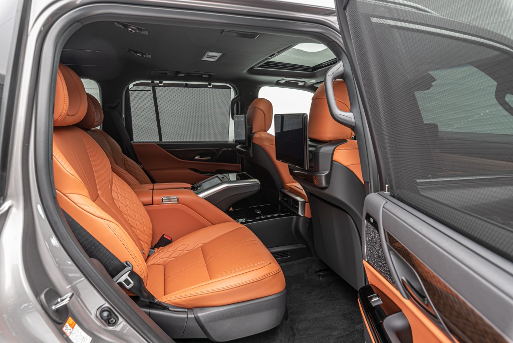 2022 Lexus LX 600 Ultra Luxury, 8/41