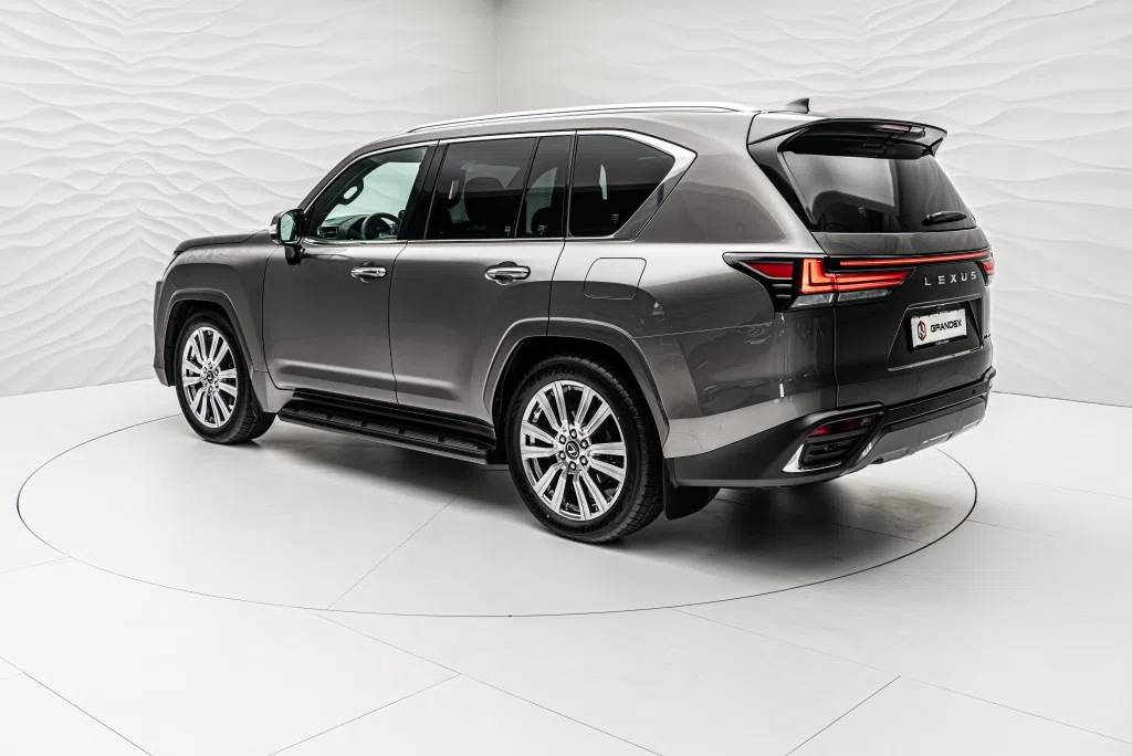2022 Lexus LX 600 Ultra Luxury, rear three-quarter view