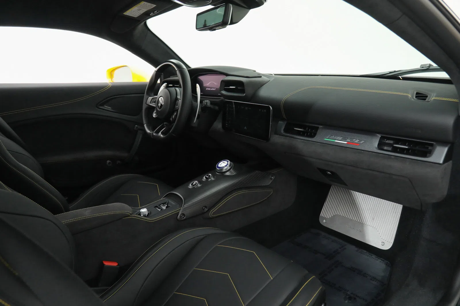2022 MASERATI MC20 interior, Black