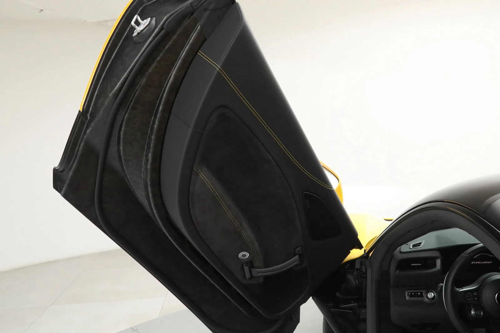 2022 MASERATI MC20 trunk