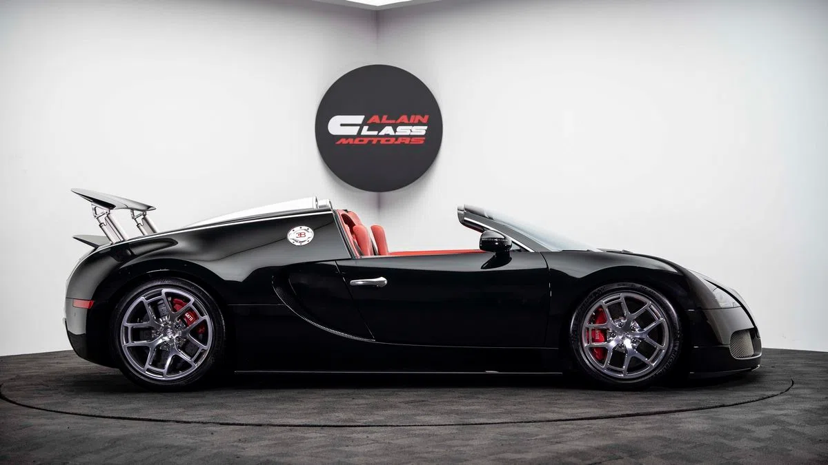 2011 Bugatti Veyron Grand Sport, side profile, Black