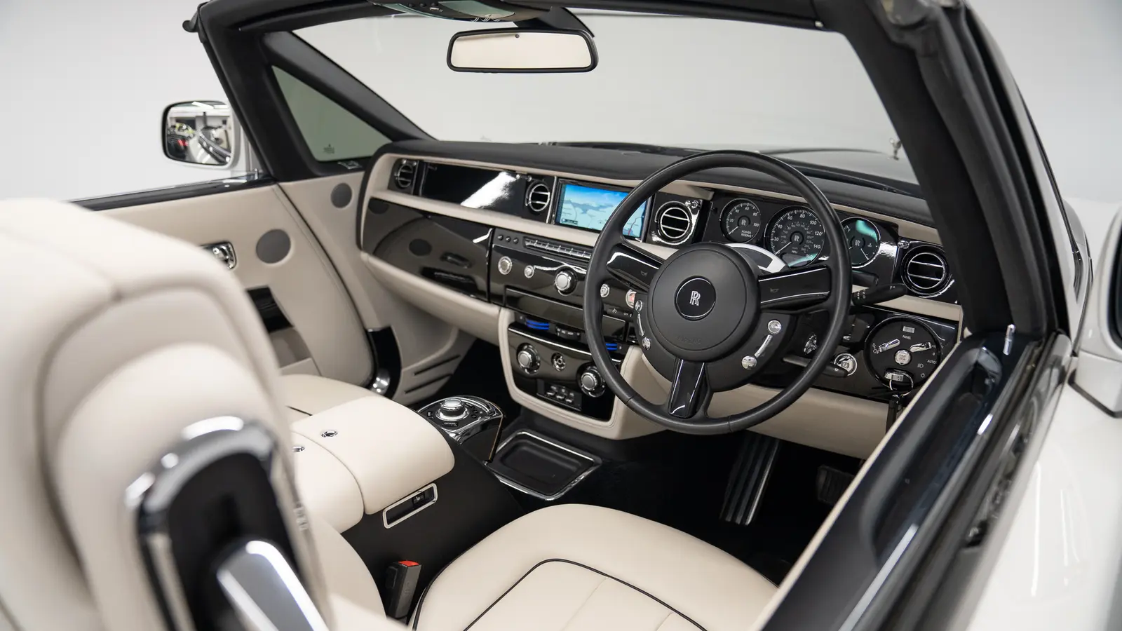 2016 Rolls-Royce Phantom Drophead Coupé Series II, 18/20