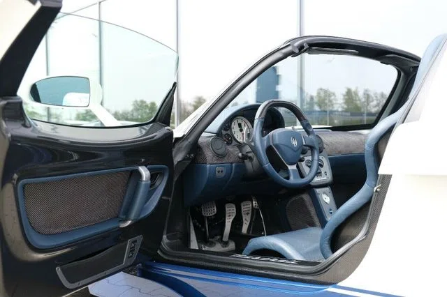 2006 Maserati MC12 interior
