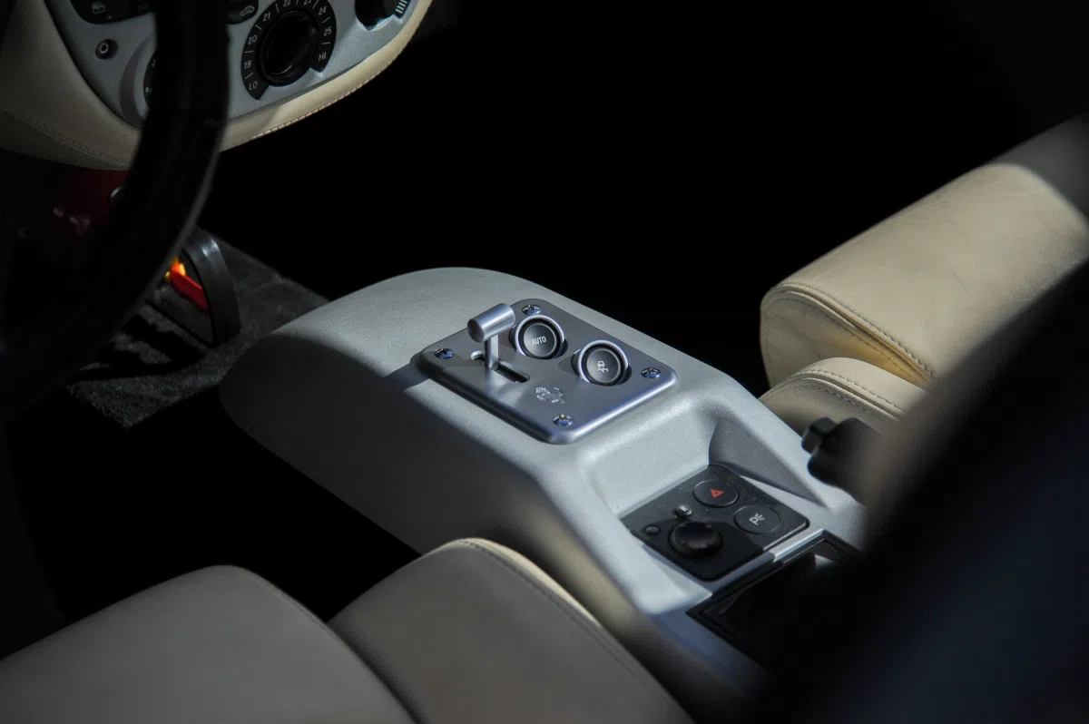 2000 Ferrari 360 Modena F1 interior, center console, With cream