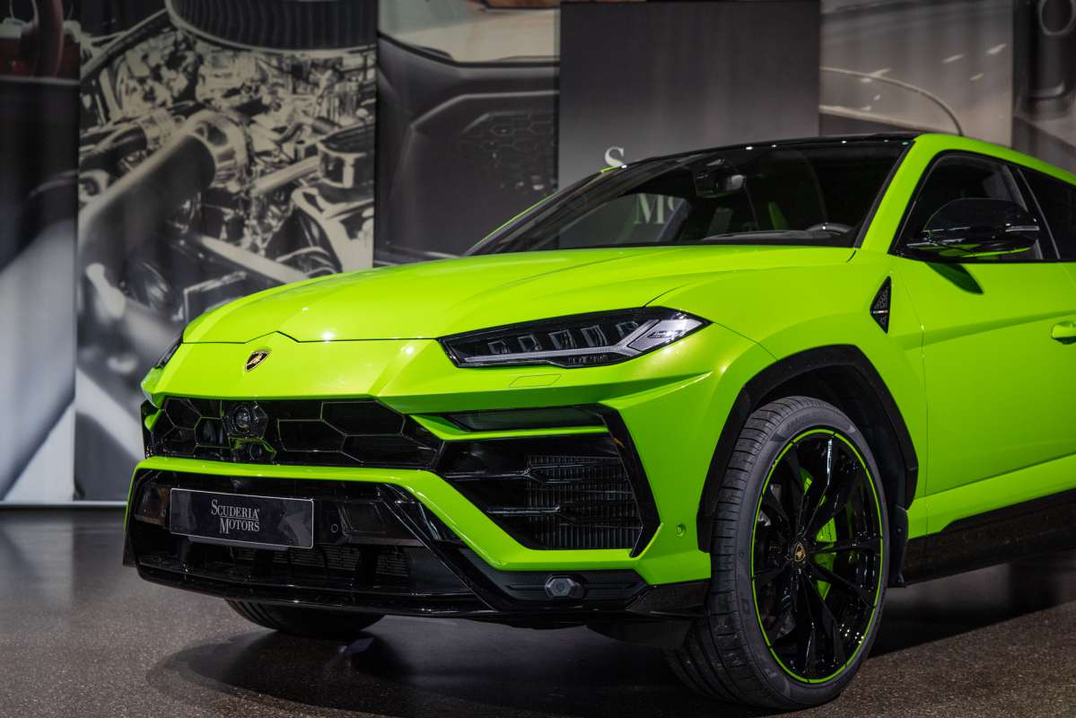 2022 LAMBORGHINI URUS PEARL CAPSULE, 2/19