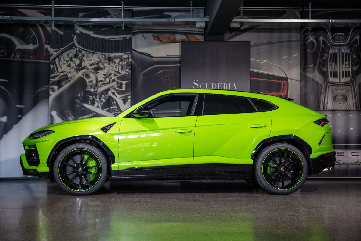 2022 LAMBORGHINI URUS PEARL CAPSULE, 5/19