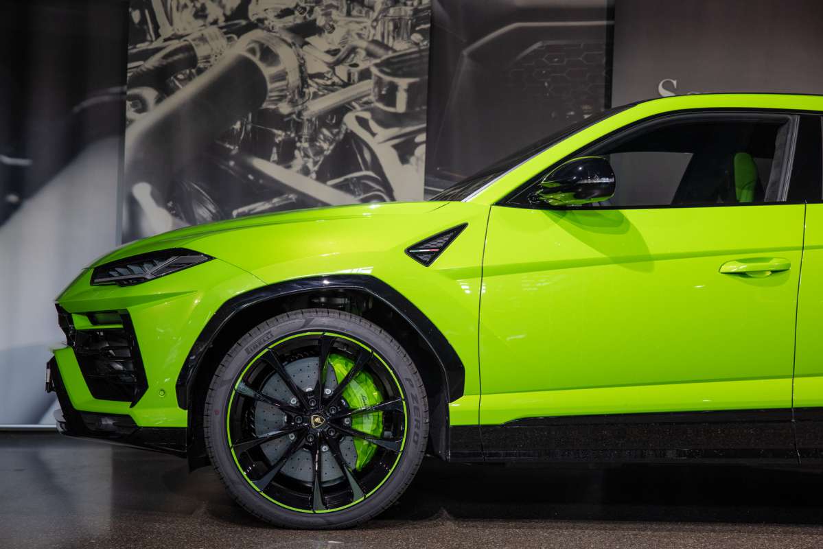 2022 LAMBORGHINI URUS PEARL CAPSULE, 6/19