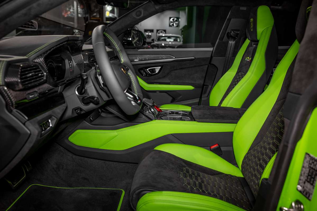 2022 LAMBORGHINI URUS PEARL CAPSULE, 11/19