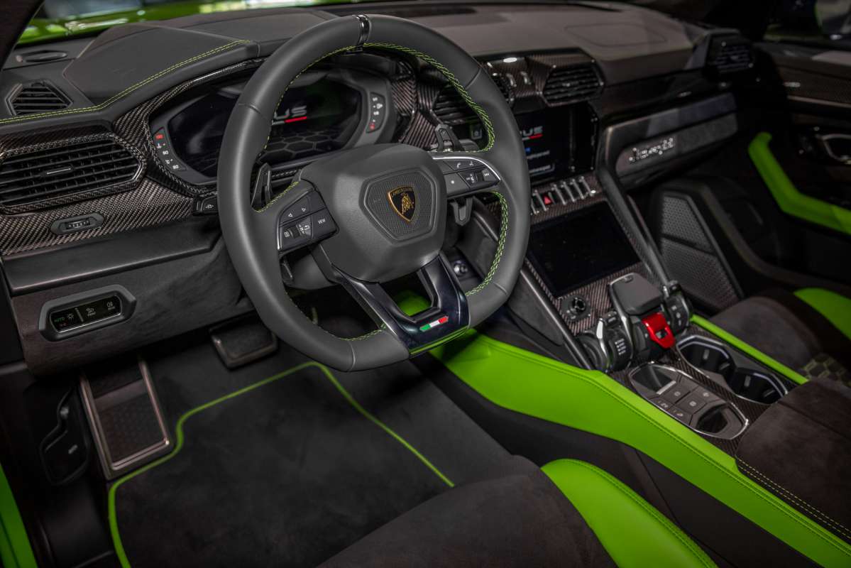 2022 LAMBORGHINI URUS PEARL CAPSULE, 13/19