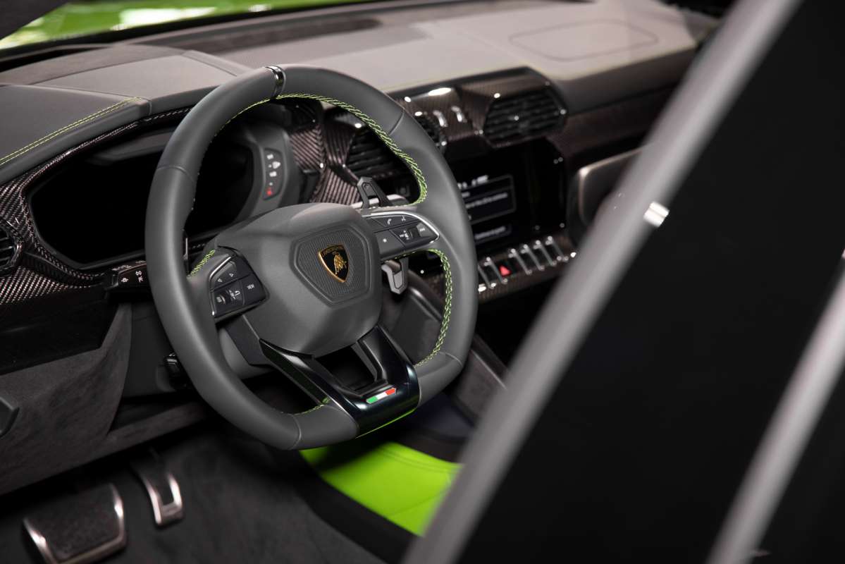 2022 LAMBORGHINI URUS PEARL CAPSULE, 14/19