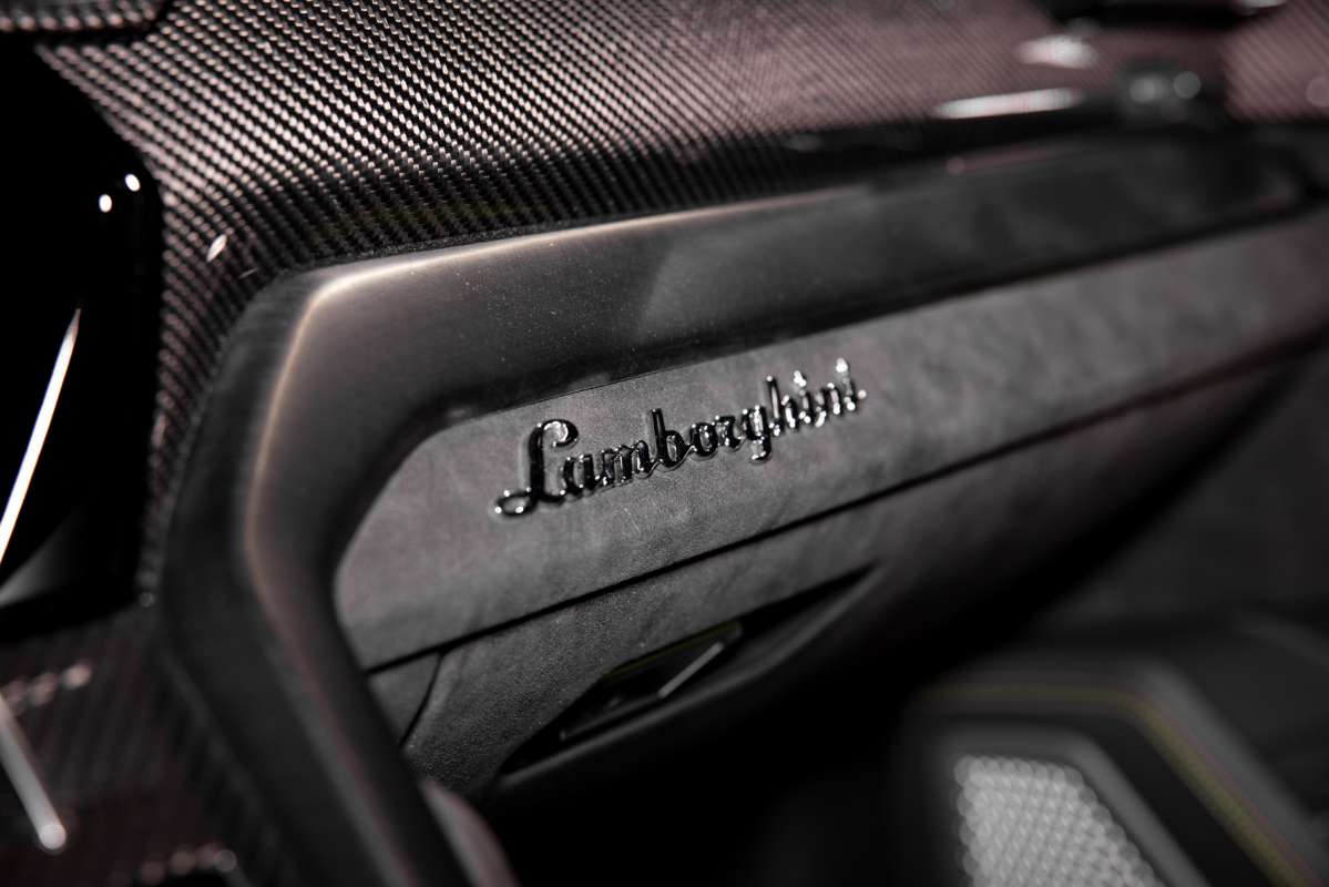 2022 LAMBORGHINI URUS PEARL CAPSULE, 16/19