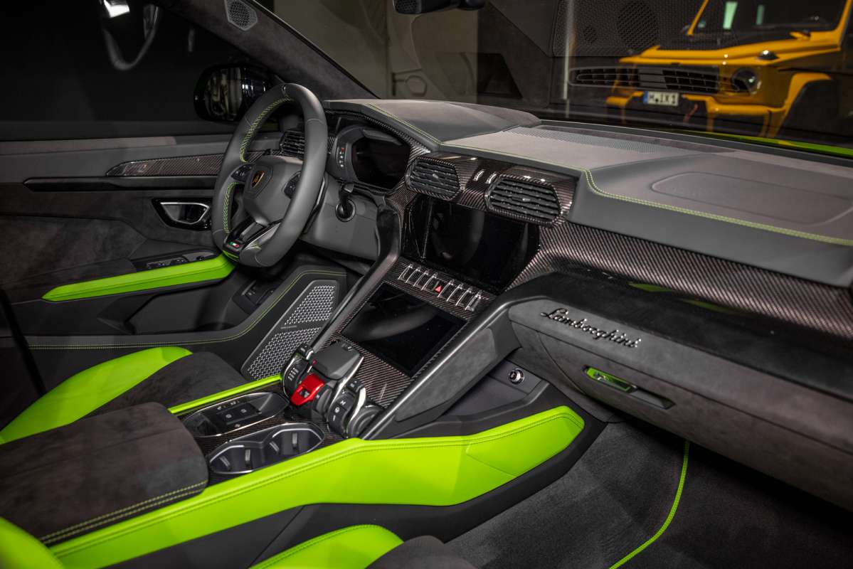 2022 LAMBORGHINI URUS PEARL CAPSULE, 18/19